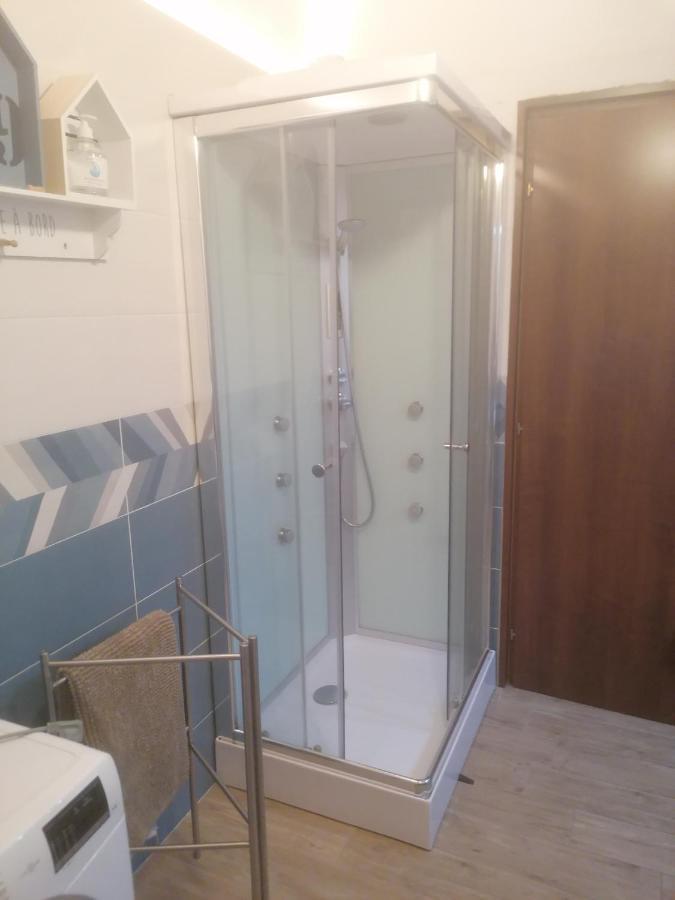 Emmanueli65 Fronte Clinica Per 5 Matrimoniale 2 Singoli 1 Divano Letto Piacenza Eksteriør billede