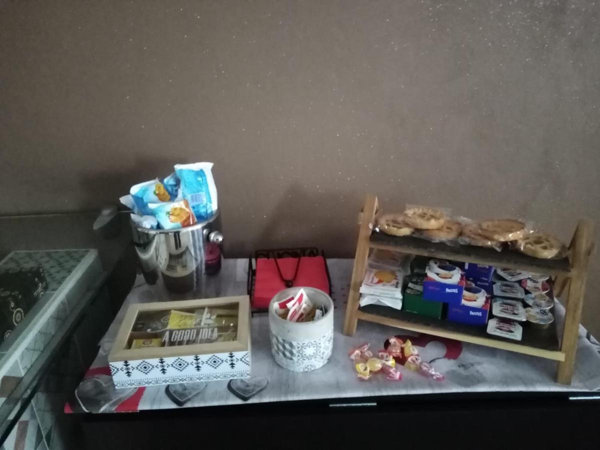 Emmanueli65 Fronte Clinica Per 5 Matrimoniale 2 Singoli 1 Divano Letto Piacenza Eksteriør billede