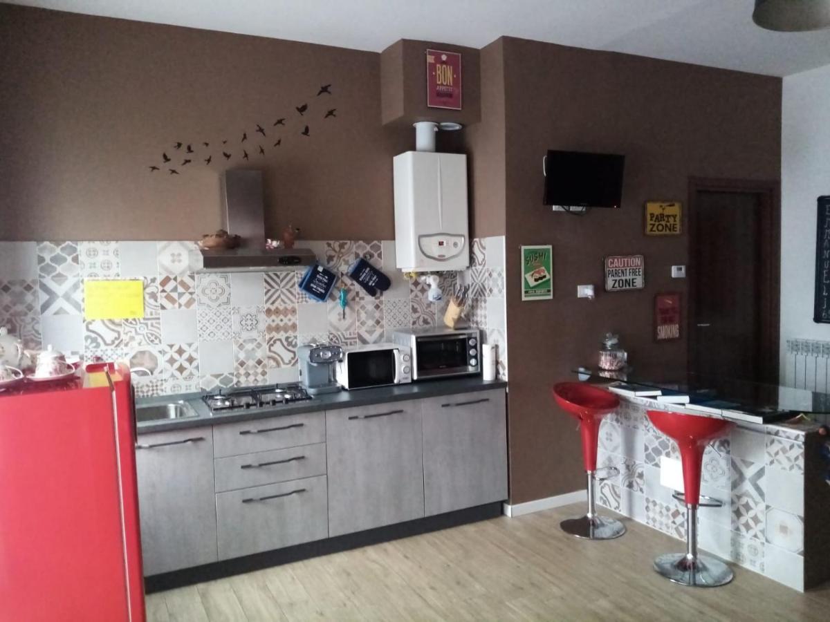 Emmanueli65 Fronte Clinica Per 5 Matrimoniale 2 Singoli 1 Divano Letto Piacenza Eksteriør billede
