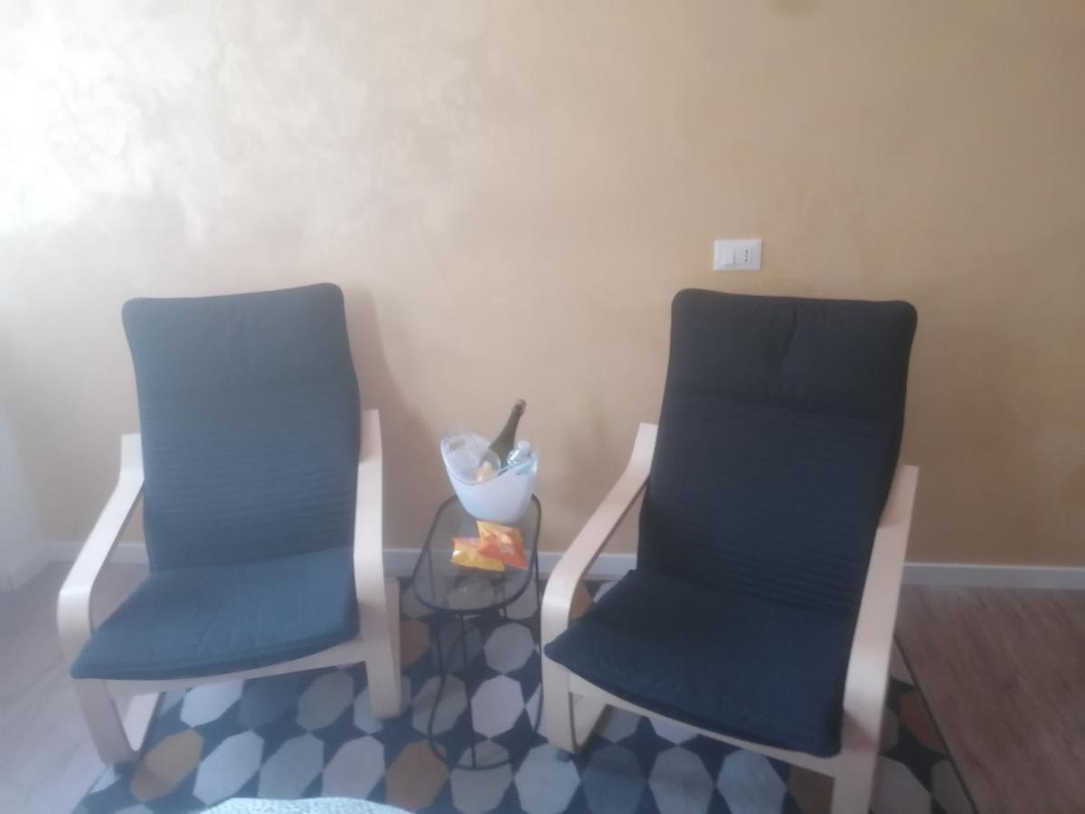 Emmanueli65 Fronte Clinica Per 5 Matrimoniale 2 Singoli 1 Divano Letto Piacenza Eksteriør billede
